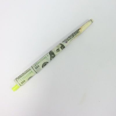 Fumeur de cône pré-rouleau avec des cônes de papier de cigarette de couleur personnalisée