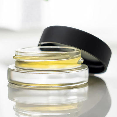 7 ml de profil bas épais pots en verre cosmétique avec couvercles noirs pour la crème pour les lèvres à base d'huile concentrée